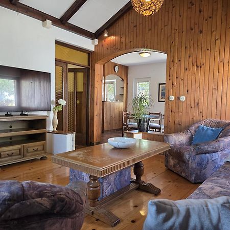 Apartments Jelena Supetar - Four Apartments - A Small House With A Private Yard - Two-Room Apartment With A Sea View - Studio Apartment - Two-Room Apartment With Garden View- Free Parking Extérieur photo