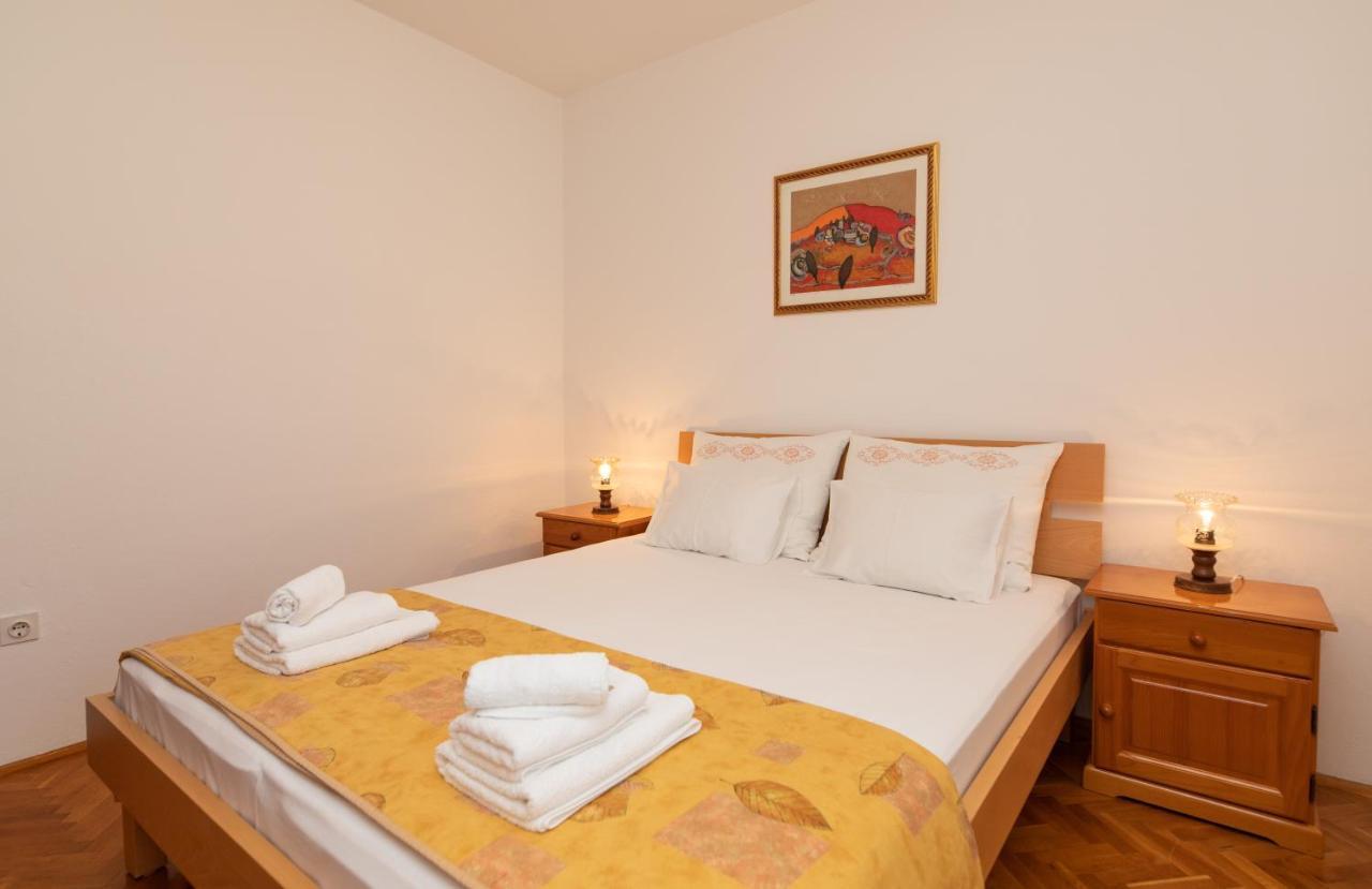 Apartments Jelena Supetar - Four Apartments - A Small House With A Private Yard - Two-Room Apartment With A Sea View - Studio Apartment - Two-Room Apartment With Garden View- Free Parking Extérieur photo