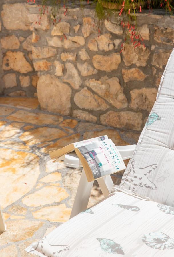 Apartments Jelena Supetar - Four Apartments - A Small House With A Private Yard - Two-Room Apartment With A Sea View - Studio Apartment - Two-Room Apartment With Garden View- Free Parking Extérieur photo