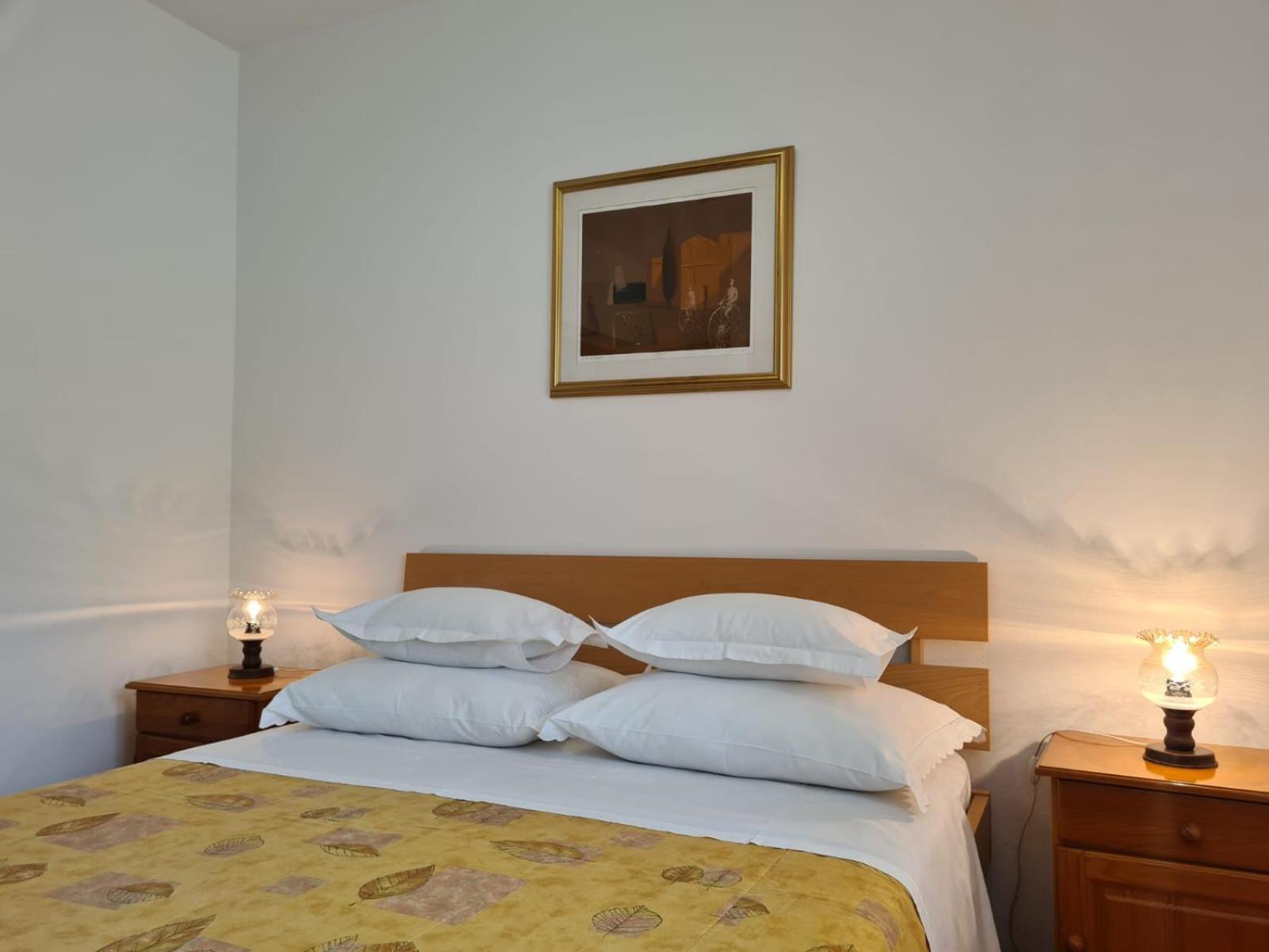 Apartments Jelena Supetar - Four Apartments - A Small House With A Private Yard - Two-Room Apartment With A Sea View - Studio Apartment - Two-Room Apartment With Garden View- Free Parking Extérieur photo