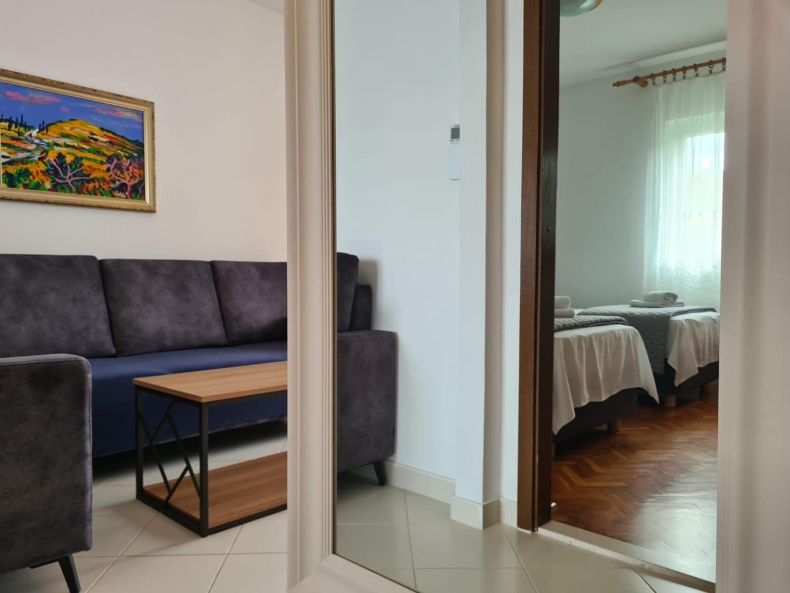 Apartments Jelena Supetar - Four Apartments - A Small House With A Private Yard - Two-Room Apartment With A Sea View - Studio Apartment - Two-Room Apartment With Garden View- Free Parking Extérieur photo