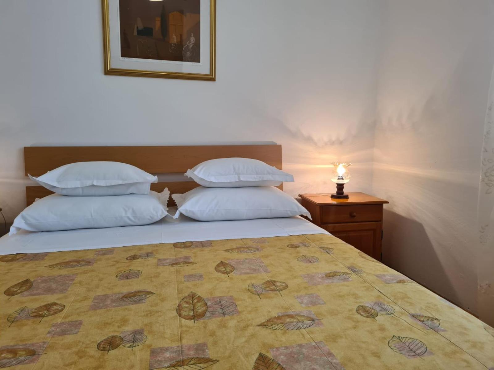 Apartments Jelena Supetar - Four Apartments - A Small House With A Private Yard - Two-Room Apartment With A Sea View - Studio Apartment - Two-Room Apartment With Garden View- Free Parking Extérieur photo