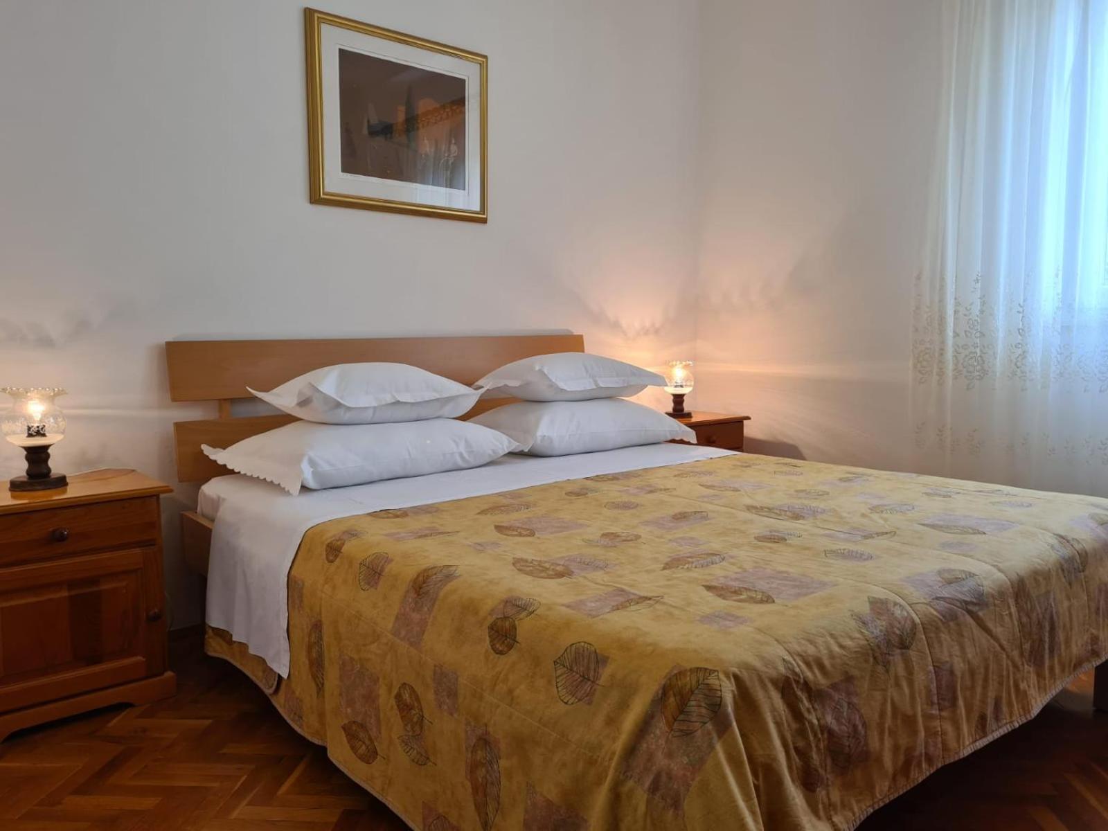 Apartments Jelena Supetar - Four Apartments - A Small House With A Private Yard - Two-Room Apartment With A Sea View - Studio Apartment - Two-Room Apartment With Garden View- Free Parking Extérieur photo
