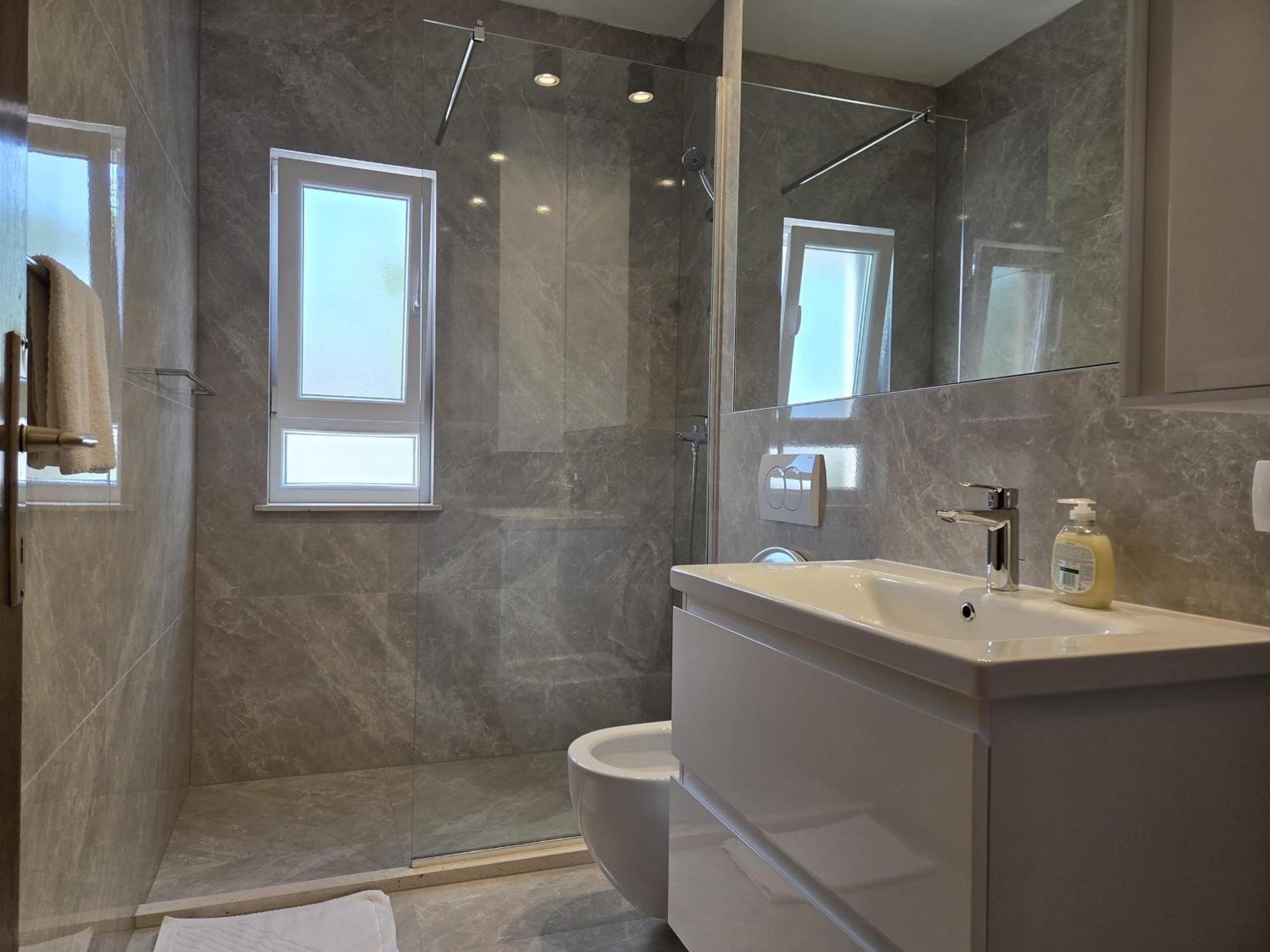 Apartments Jelena Supetar - Four Apartments - A Small House With A Private Yard - Two-Room Apartment With A Sea View - Studio Apartment - Two-Room Apartment With Garden View- Free Parking Extérieur photo