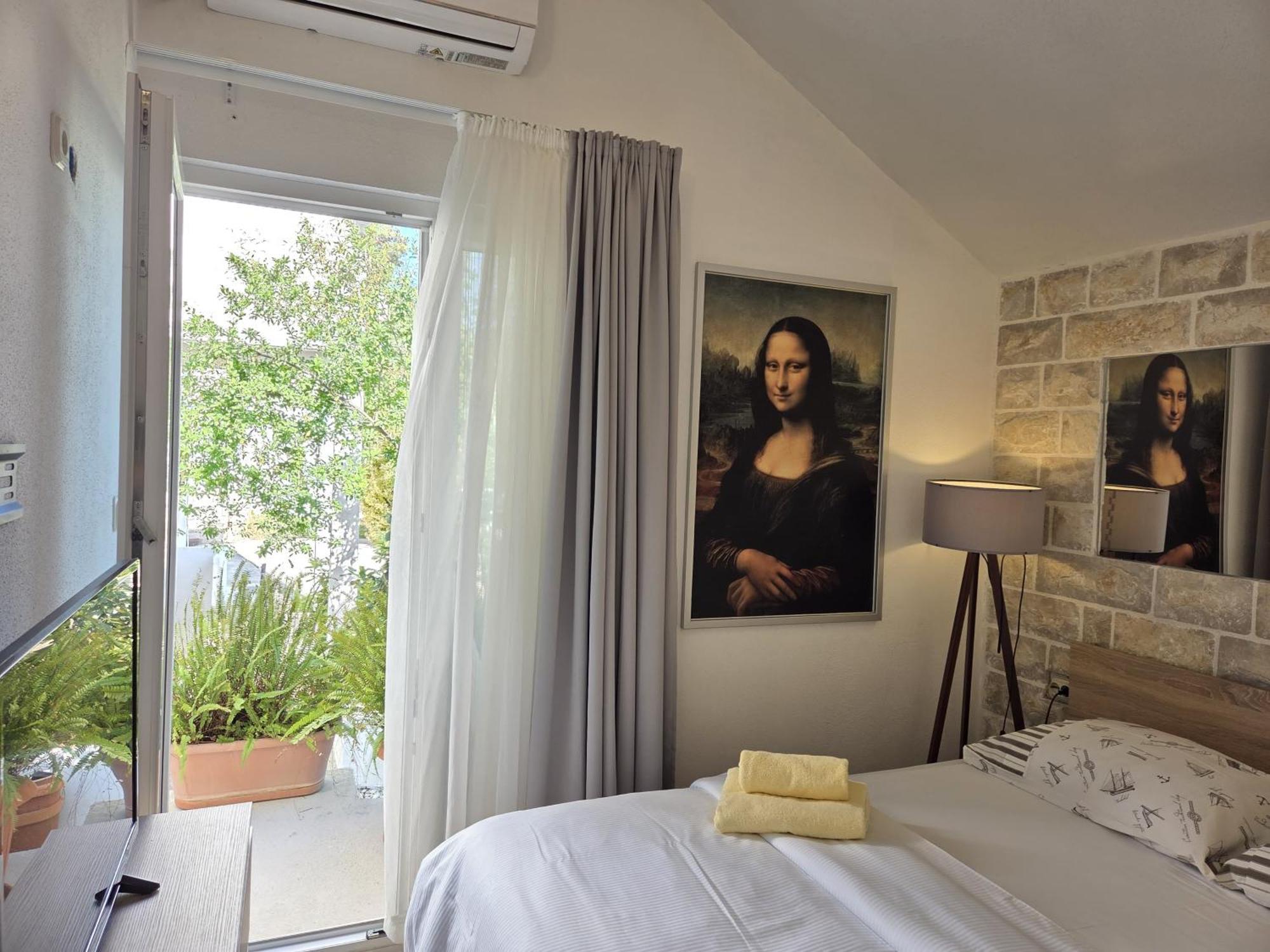 Apartments Jelena Supetar - Four Apartments - A Small House With A Private Yard - Two-Room Apartment With A Sea View - Studio Apartment - Two-Room Apartment With Garden View- Free Parking Extérieur photo