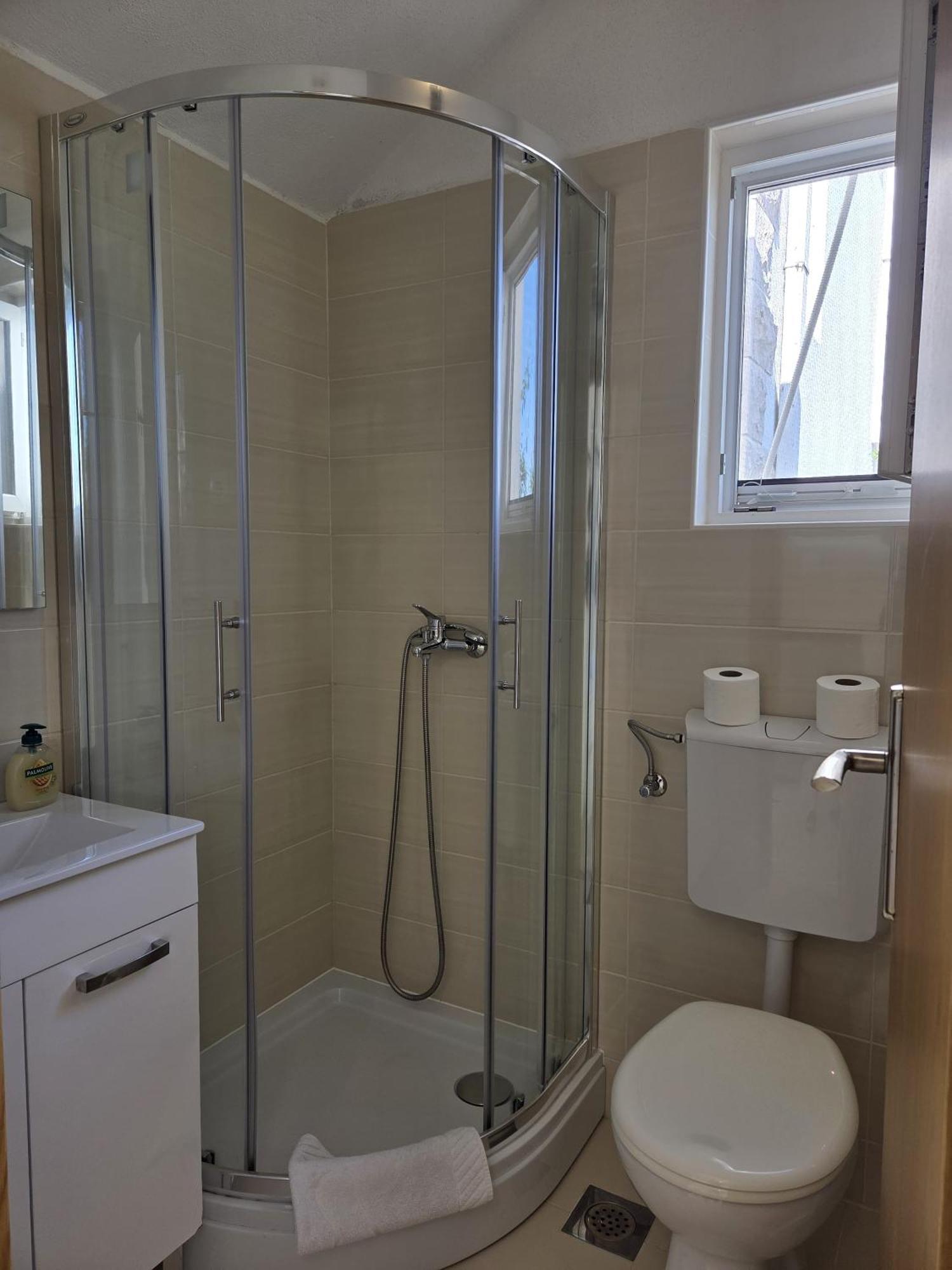 Apartments Jelena Supetar - Four Apartments - A Small House With A Private Yard - Two-Room Apartment With A Sea View - Studio Apartment - Two-Room Apartment With Garden View- Free Parking Extérieur photo