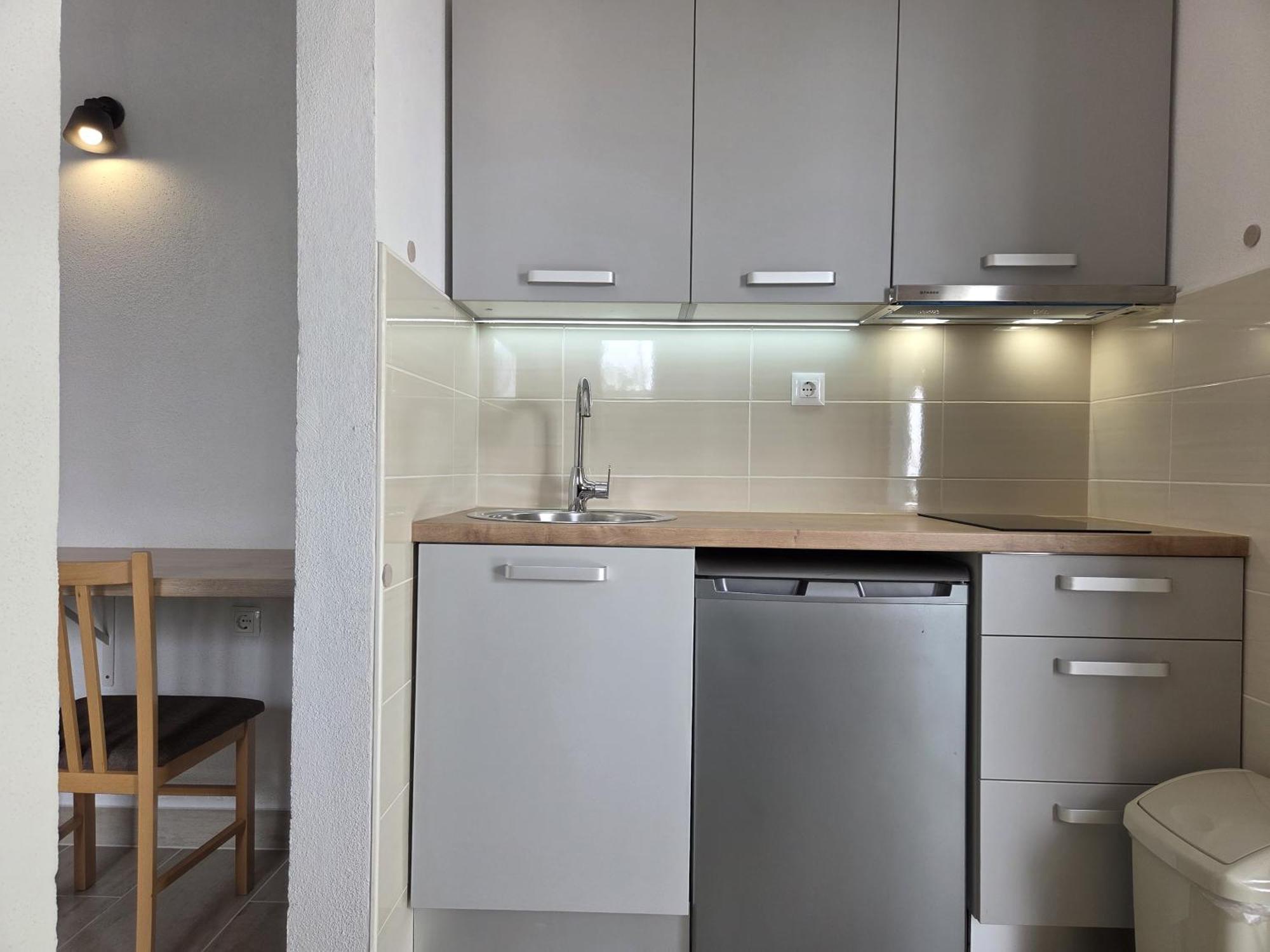 Apartments Jelena Supetar - Four Apartments - A Small House With A Private Yard - Two-Room Apartment With A Sea View - Studio Apartment - Two-Room Apartment With Garden View- Free Parking Extérieur photo